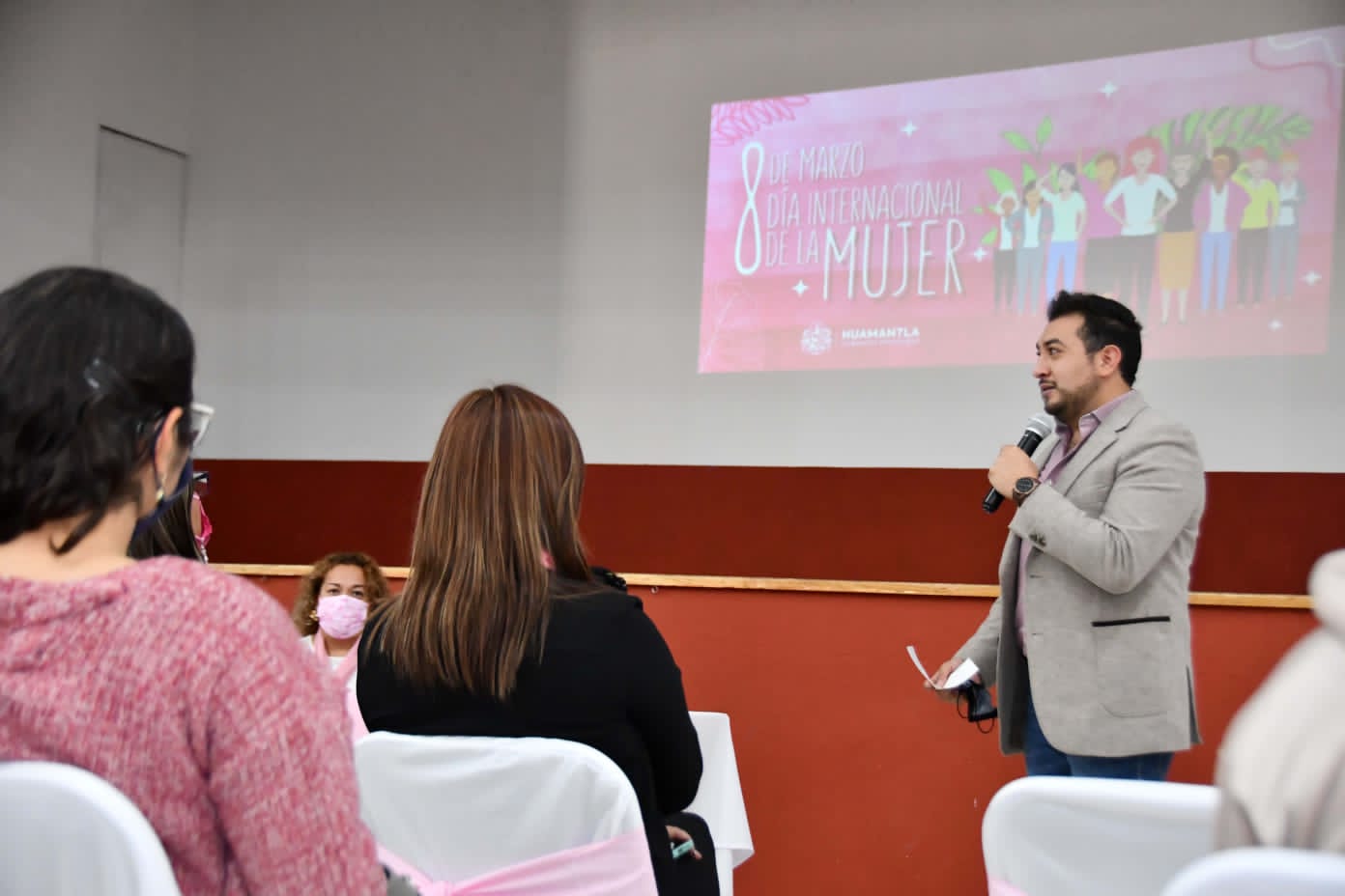 Seguiremos luchando contra el machismo, racismo y violencia hacia la mujer: Salvador Santos